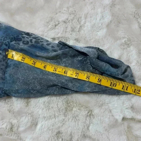 Shyanne blue/grey sheer pocket button down tie down women’s top size small NWT - Picture 13 of 14